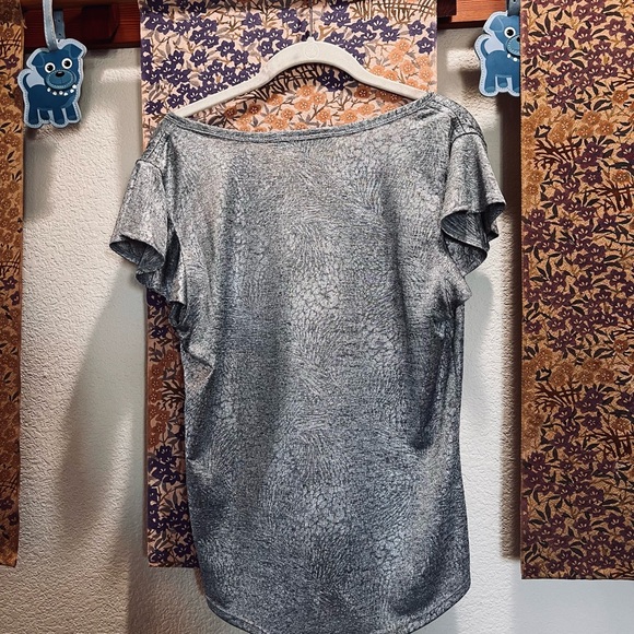 White House Black Market Sz M Gray Metallic Ruffle T Shirt - Picture 3 of 7